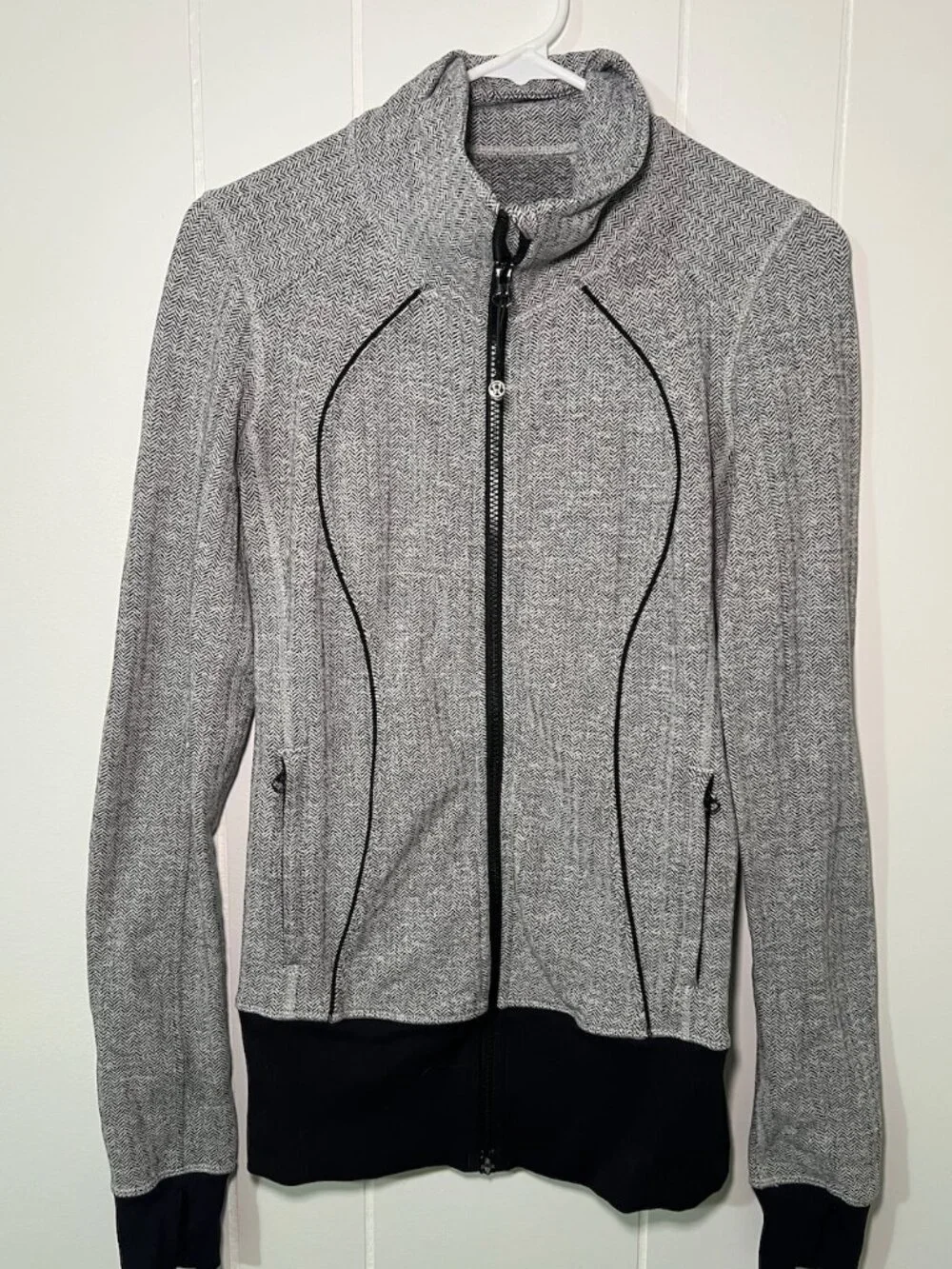 Lululemon Women's Zip Up Jacket | Size 4 | Black/White/Grey